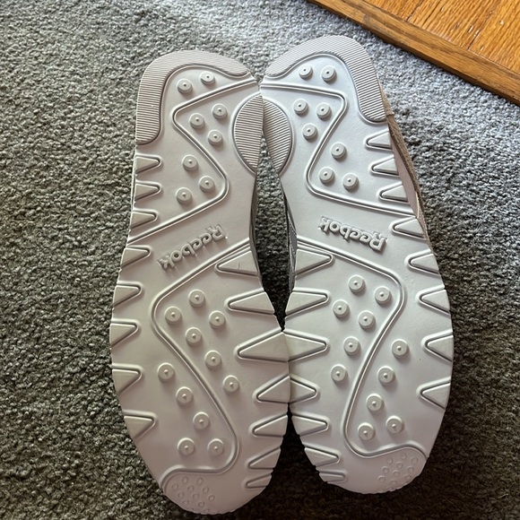 NWOT Reebok classics, white, size 9, never worn - Picture 7 of 7